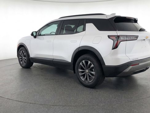 Used 2025 Chevrolet Equinox LT FWD image 6