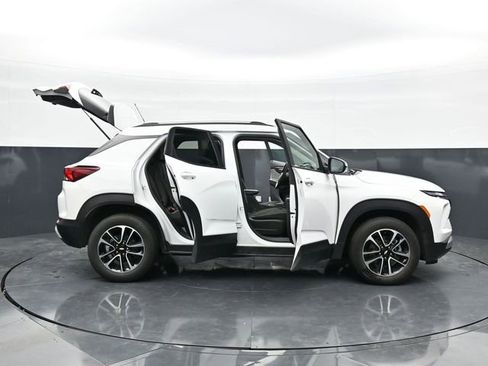 Used 2025 Chevrolet TrailBlazer LT w/ Driver Confidence Package image 45