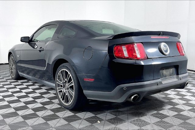 Used 2012 Ford Mustang GT Premium w/ Security Pkg RWD image 2