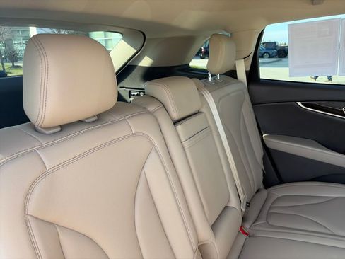 Used 2022 Lincoln Nautilus AWD w/ Premium Package image 37