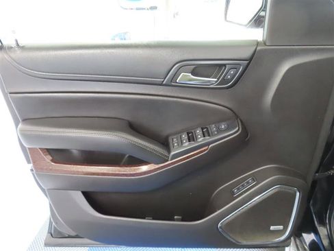 Used 2017 GMC Yukon SLT AWD/4WD image 10