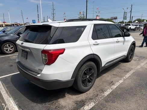 Used 2020 Ford Explorer XLT w/ Equipment Group 202A image 3