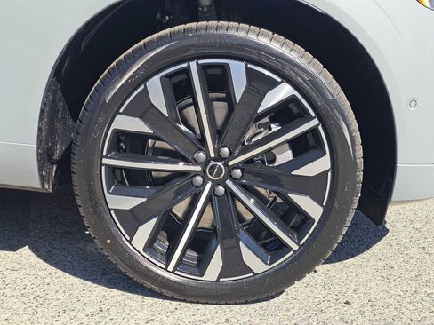 New 2026 Volvo XC60 T8 Ultra w/ Protection Package Premier AWD/4WD image 9