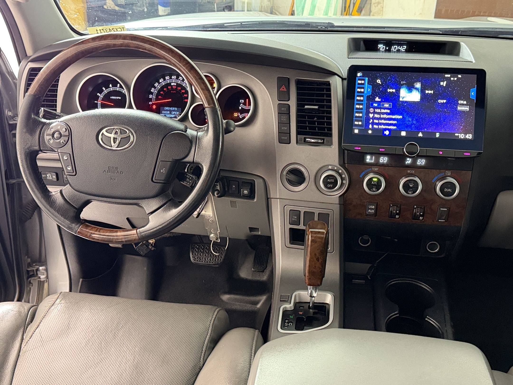 Used 2012 Toyota Tundra Limited w/ Platinum Pkg AWD/4WD image 27