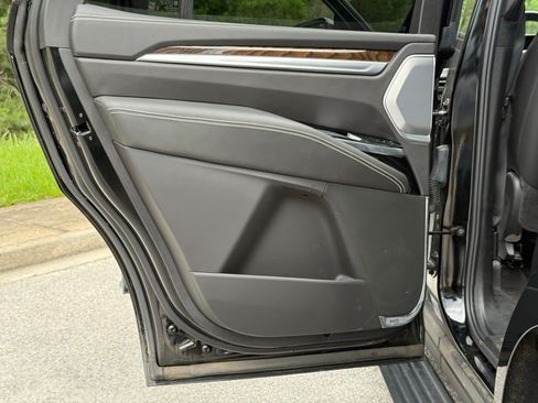 Certified 2025 Cadillac Escalade Premium Luxury Platinum w/ LPO, Floor Liner Package AWD/4WD image 26
