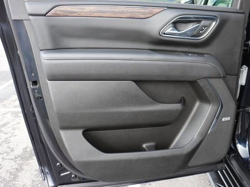 Used 2023 Chevrolet Suburban Premier image 12