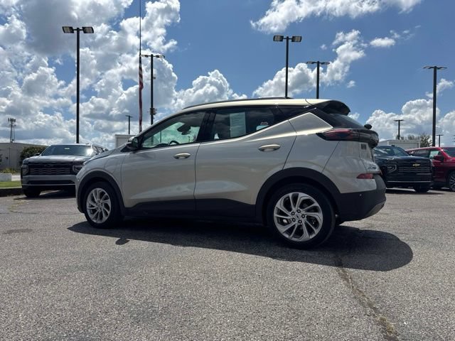 Used 2023 Chevrolet Bolt EUV LT w/ Comfort Package FWD image 19