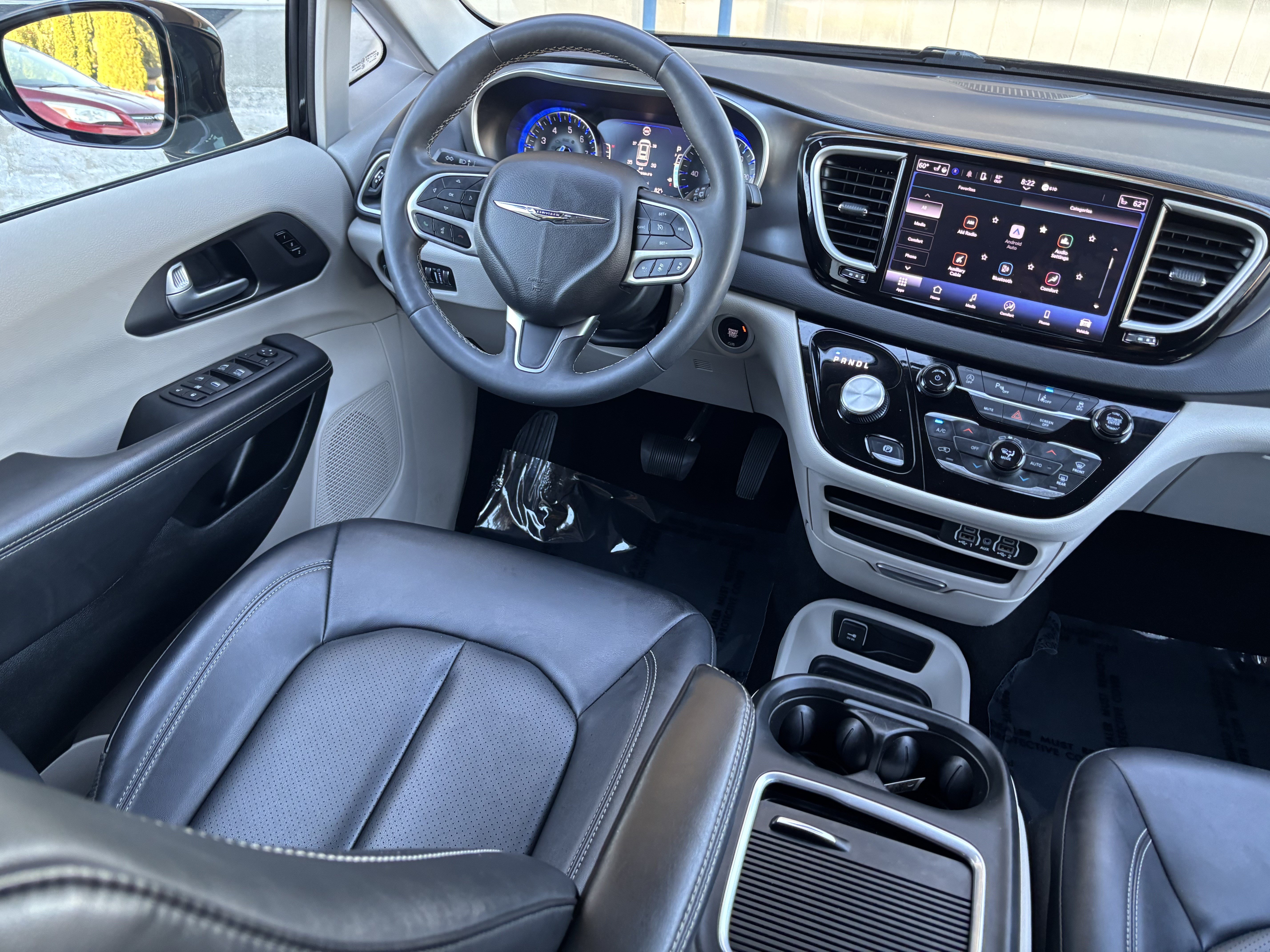 Used 2024 Chrysler Pacifica Touring-L FWD image 21