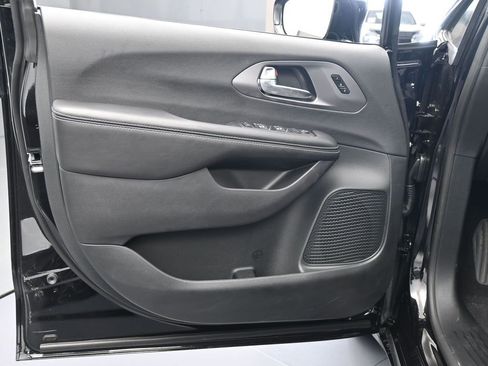 New 2026 Chrysler Pacifica Select w/ S Appearance Package image 26