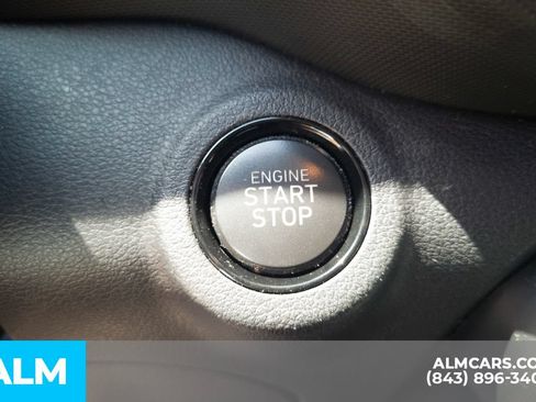 Used 2023 Hyundai Venue Limited FWD image 14