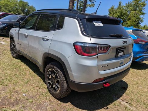 Used 2025 Jeep Compass Trailhawk AWD/4WD image 3