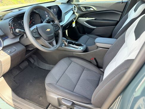 New 2026 Chevrolet Trax LS w/ LS Convenience Package FWD image 27