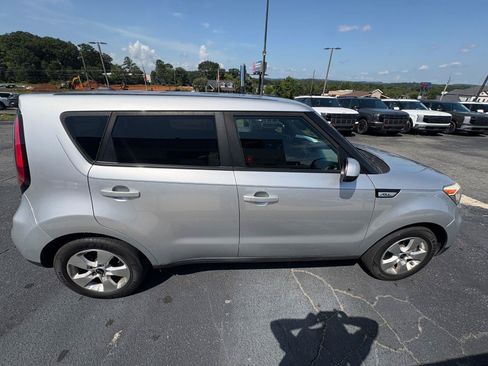 Used 2018 Kia Soul w/ Option Group 020 FWD image 5