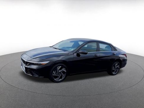 Used 2025 Hyundai Elantra SEL FWD image 6