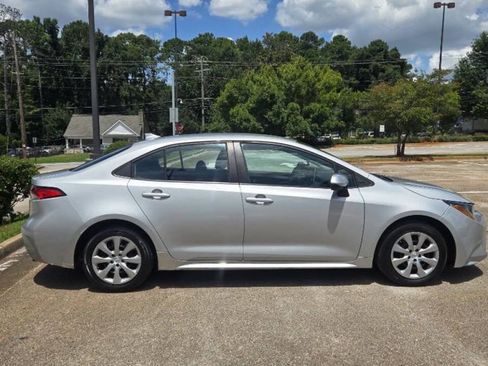 Used 2021 Toyota Corolla LE FWD image 9
