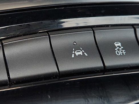 Used 2023 Buick Envision Essence w/ Sport Touring Package image 23