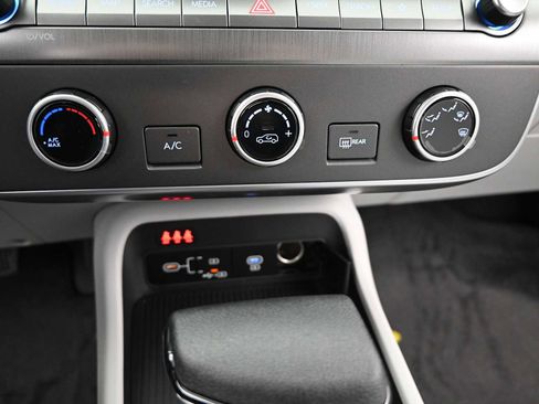 New 2026 Hyundai Kona SE image 19