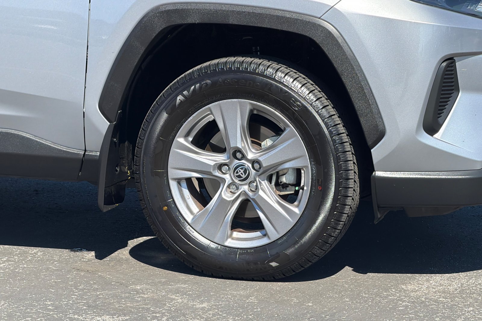 Used 2024 Toyota RAV4 LE AWD/4WD image 36