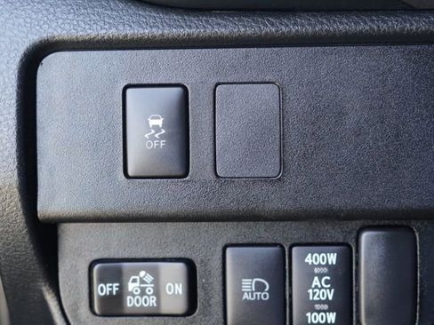 Used 2022 Toyota Tacoma TRD Sport w/ TRD Premium Sport Package AWD/4WD image 21