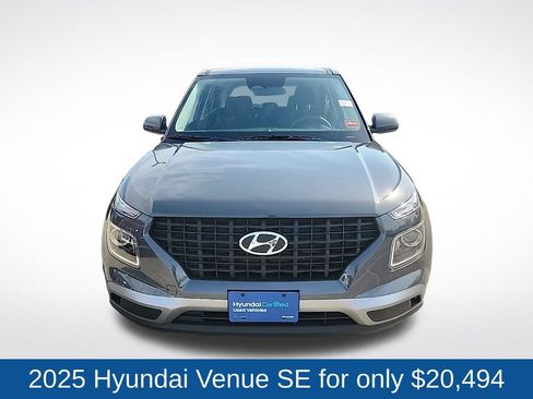 Certified 2025 Hyundai Venue SE FWD image 2