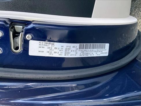 Used 2017 Chrysler Pacifica Touring-L Plus image 32