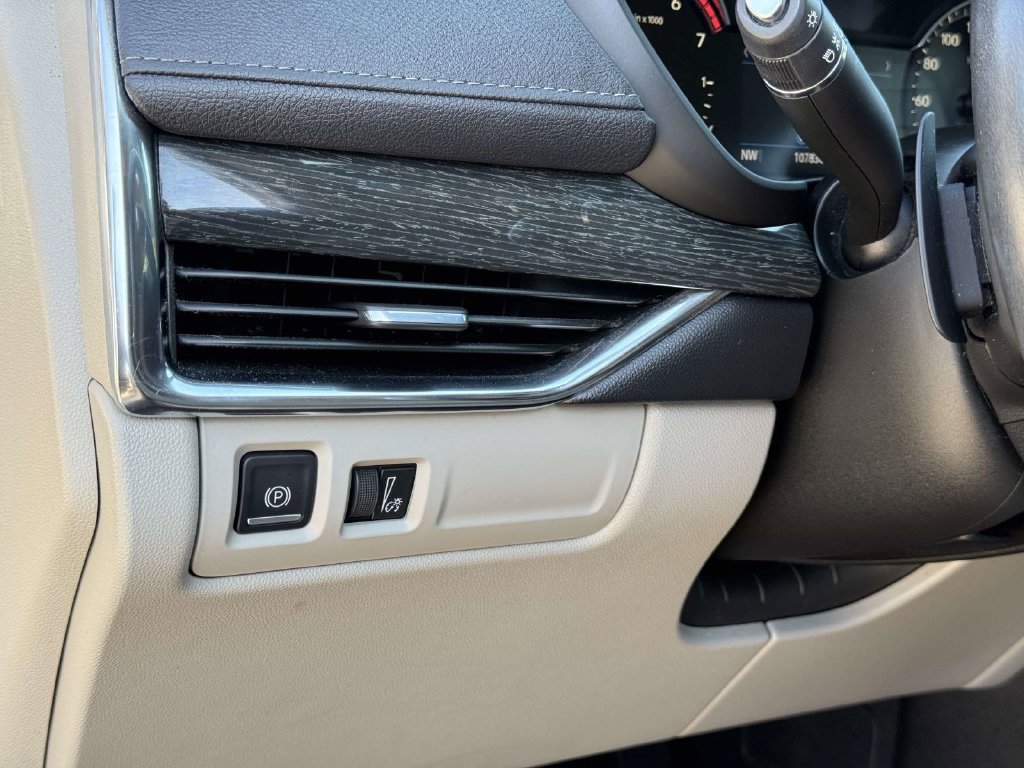Used 2019 Cadillac XT4 Premium Luxury AWD/4WD image 9