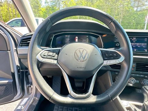 Used 2024 Volkswagen Jetta SE FWD image 18