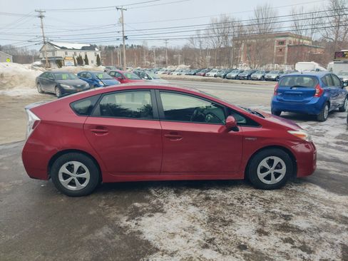 Used 2014 Toyota Prius Five image 7