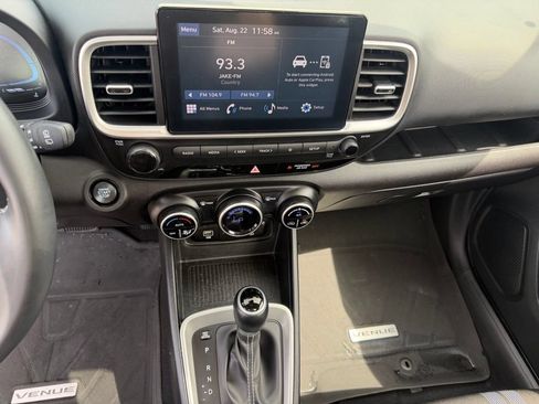 Used 2024 Hyundai Venue SEL FWD image 34