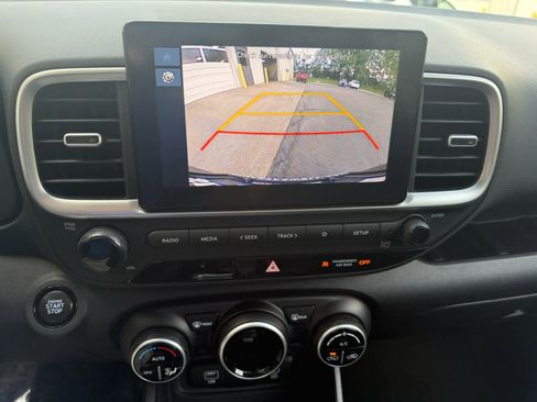 Used 2025 Hyundai Venue SEL FWD image 15