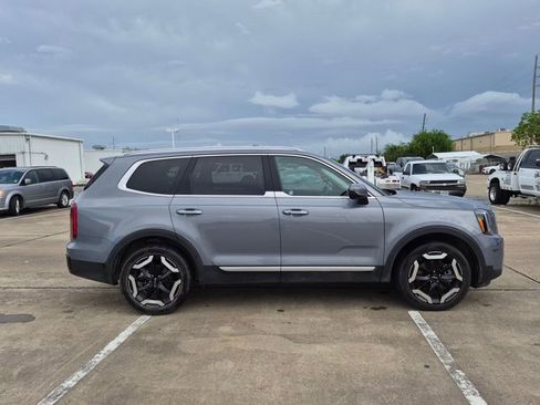 Used 2025 Kia Telluride S image 4