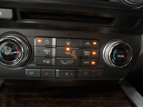 Used 2015 Ford F150 Platinum w/ Equipment Group 701A Luxury AWD/4WD image 22