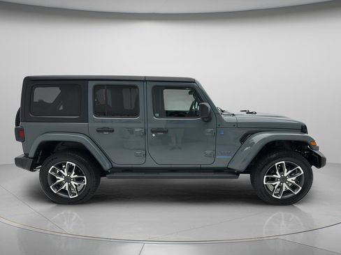 Used 2024 Jeep Wrangler Unlimited w/ Convenience Group AWD/4WD image 3