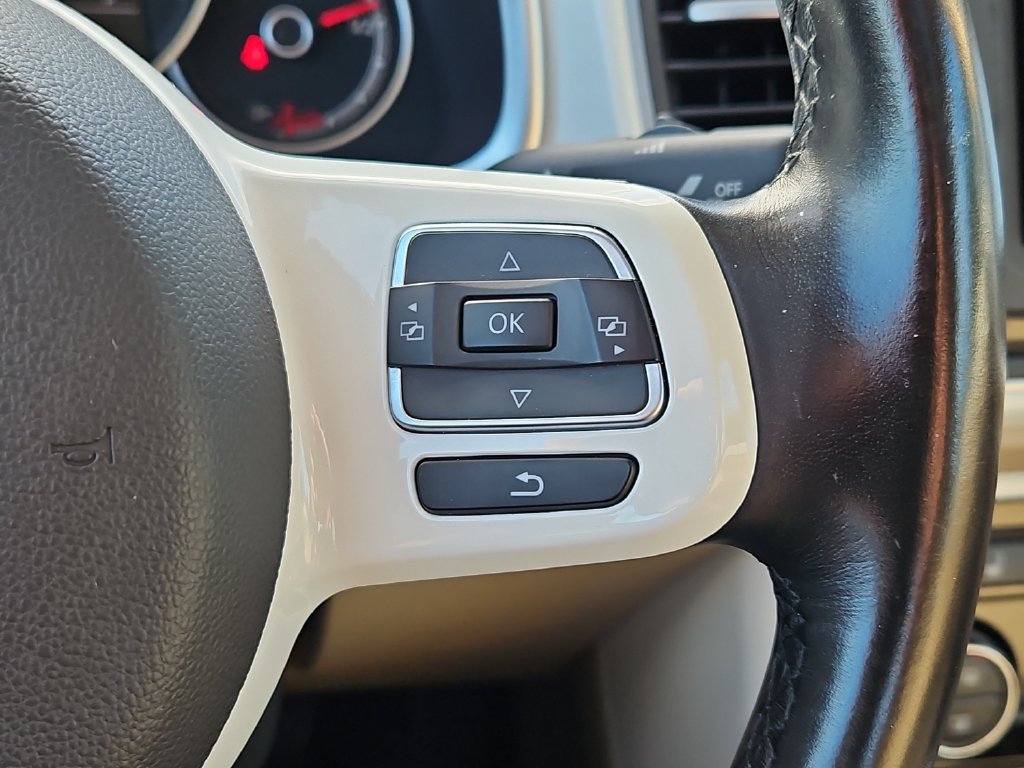 Used 2019 Volkswagen Beetle 2.0T SE FWD image 23