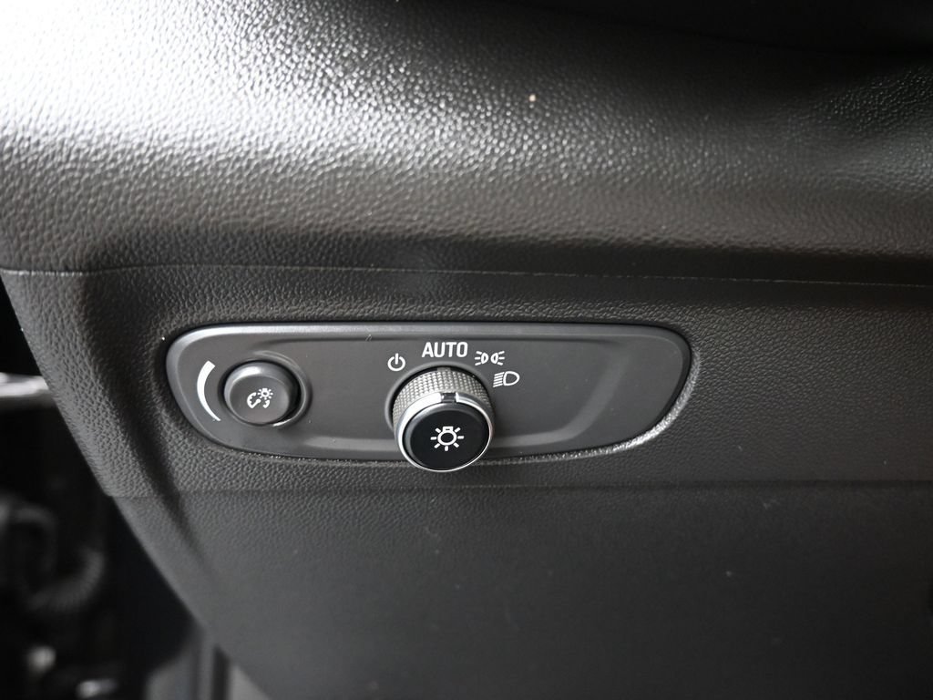 Used 2023 Buick Envision Preferred FWD image 28
