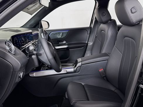 New 2025 Mercedes-Benz GLB 250 image 16