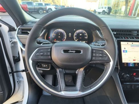 New 2025 Jeep Grand Cherokee Limited image 14