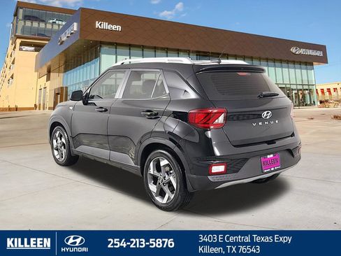 Used 2024 Hyundai Venue SEL FWD image 5