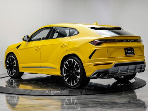 Used 2021 Lamborghini Urus AWD/4WD image 10
