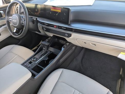 Certified 2025 Kia Sorento S image 12
