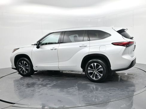 Used 2022 Toyota Highlander XLE image 5