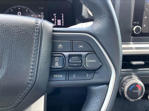 Used 2025 Toyota 4Runner SR5 AWD/4WD image 24