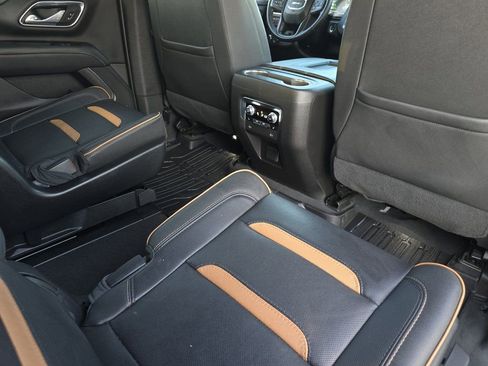 Used 2023 GMC Yukon AT4 w/ AT4 Premium Plus Package image 11