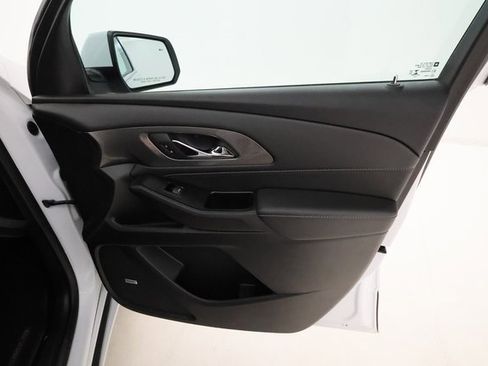 Used 2022 Chevrolet Traverse Premier image 24