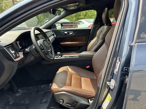 Used 2025 Volvo V60 B5 Cross Country Plus AWD/4WD image 31