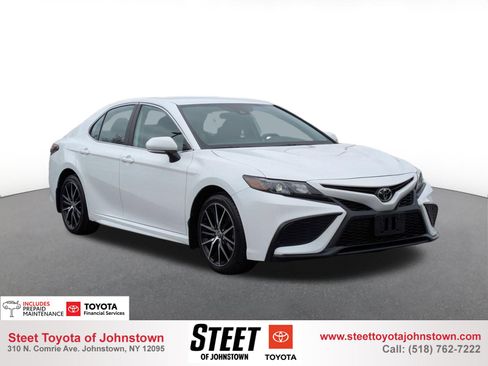Used 2024 Toyota Camry SE FWD image 1