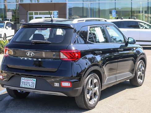 Certified 2024 Hyundai Venue SEL FWD image 7