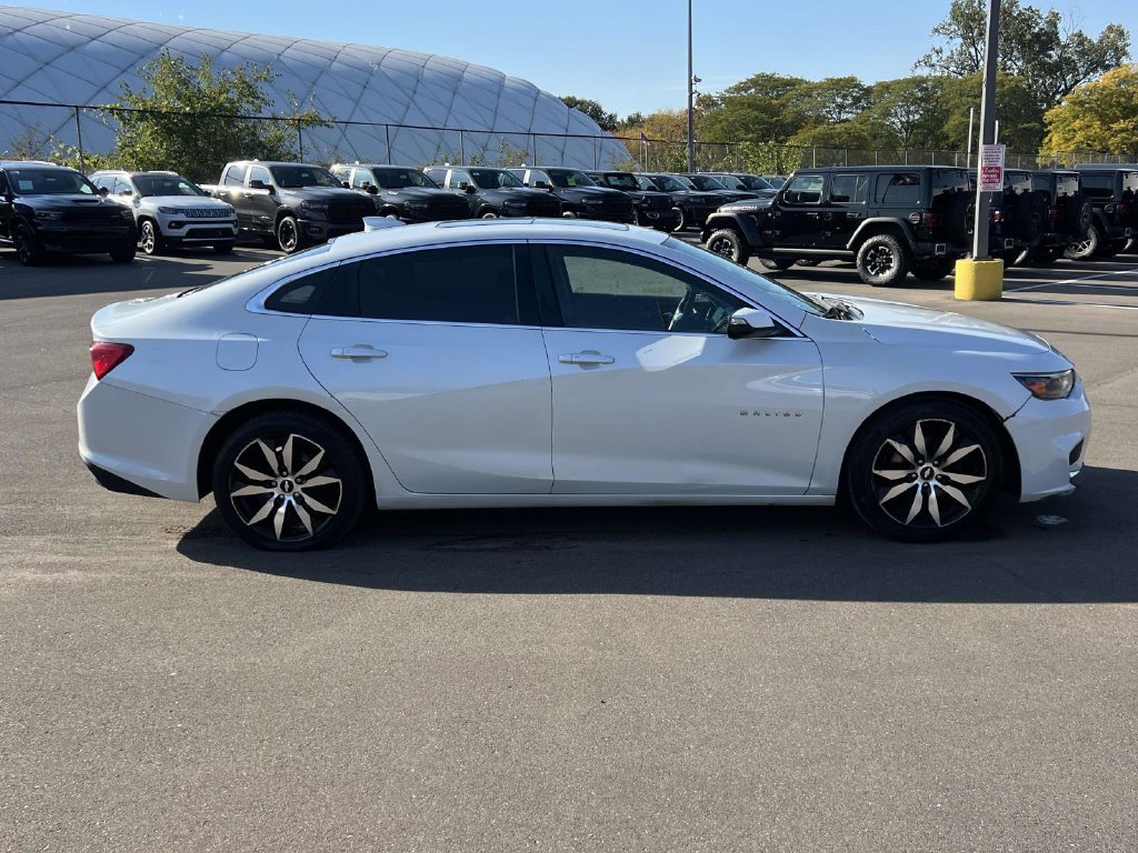 Used 2017 Chevrolet Malibu LT w/ Leather Package FWD image 7