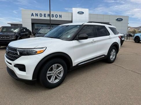 Used 2024 Ford Explorer XLT RWD image 1