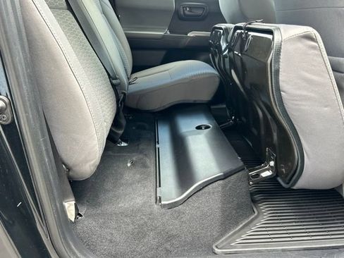 Used 2018 Toyota Tacoma SR5 AWD/4WD image 45